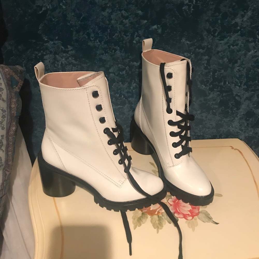 NEVER WORN MARC JACOBS WHITE HEELED BOOTS